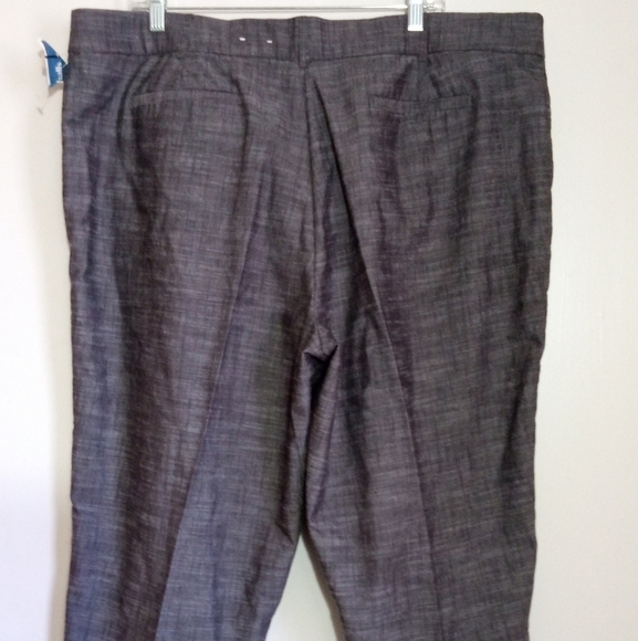 Woman cropped dressy Capri pants with button detail women size 22 NWT - Picture 9 of 10